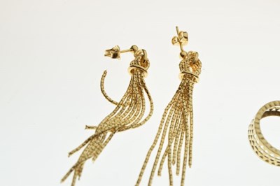 Lot 49 - Assorted gold rings and other jewellery