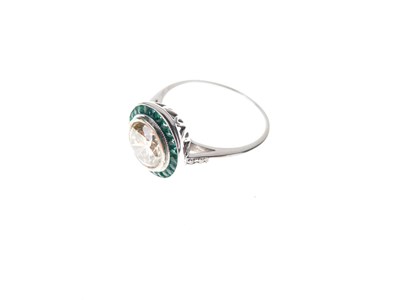 Lot 4 - Diamond and calibré emerald ring