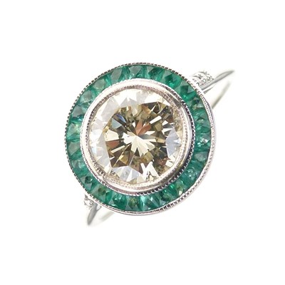 Lot 4 - Diamond and calibré emerald ring