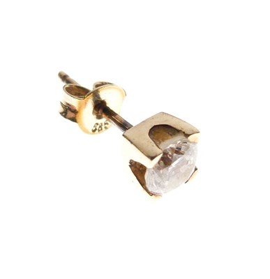 Lot 41 - Single diamond ear stud
