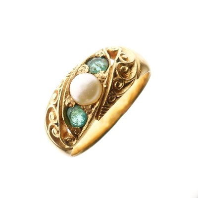 Lot 12 - Unmarked yellow metal ring set emeralds and pearl