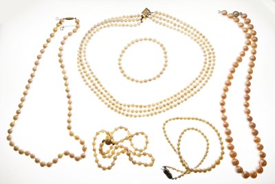 Lot 61 - Five various strings of pearls