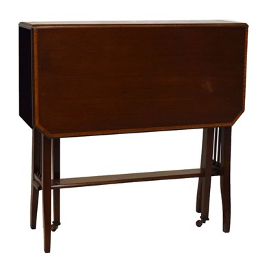 Lot 582 - Inlaid sutherland table