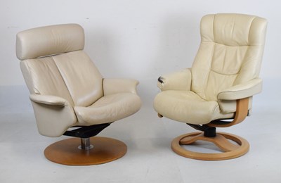 Lot 659 - Two Stressless-style cream finish reclining chairs