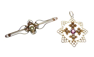 Lot 42 - Yellow metal (15ct), seed pearl and peridot bar brooch, 9ct pendant