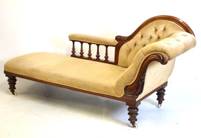Lot 482 - Victorian chaise longue