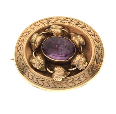 Lot 37 - Victorian oval brooch