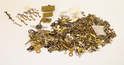 Lot 80 - Quantity of watch winders and keys
