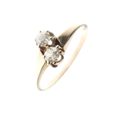 Lot 3 - Yellow metal (14K) two-stone diamond ring