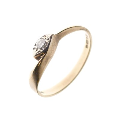 Lot 4 - 9ct gold single-stone diamond ring
