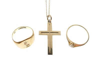 Lot 26 - 18ct gold signet ring