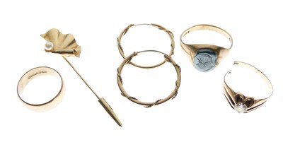 Lot 27 - Three 9ct gold rings, tie pin, hoop earrings