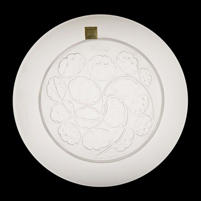 Lot 440 - Lalique - Complete set of 12 Christmas plates 1965-76