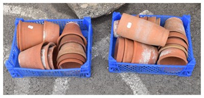 Lot 671 - Small quantity of terracotta flowerpots