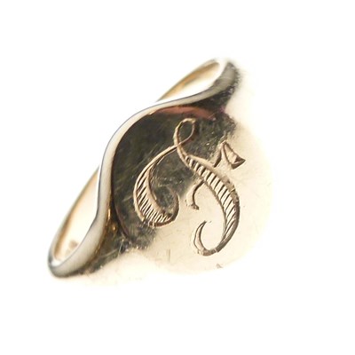 Lot 37 - 9ct gold signet ring