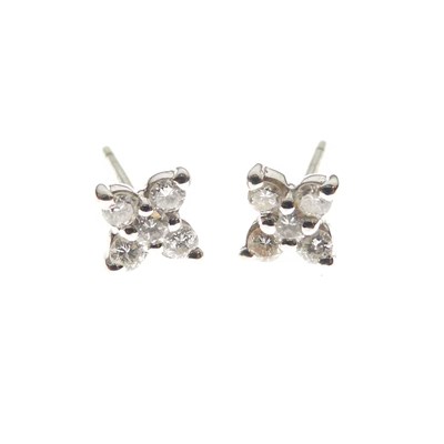 Lot 40 - Pair of diamond cluster ear studs
