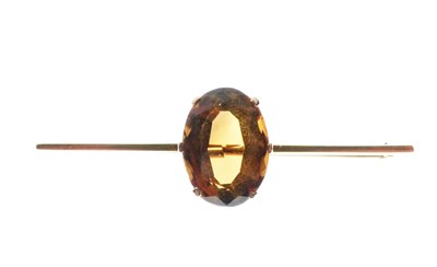 Lot 50 - Unmarked yellow metal bar brooch