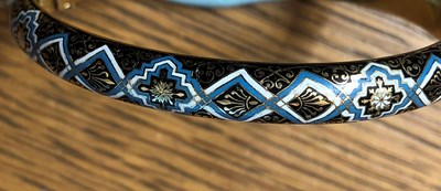 Lot 319 - Carlo Giuliano enamelled hinged bangle