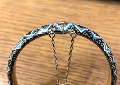 Lot 319 - Carlo Giuliano enamelled hinged bangle