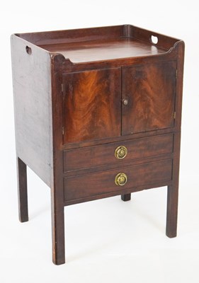 Lot 751 - George III mahogany tray-top night cupboard