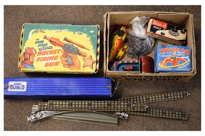 Lot 314 - Assorted vintage toys and games