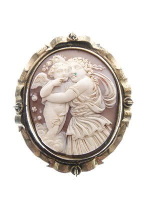 Lot 48 - Large Victorian cameo brooch depicting Cupid and Psyche