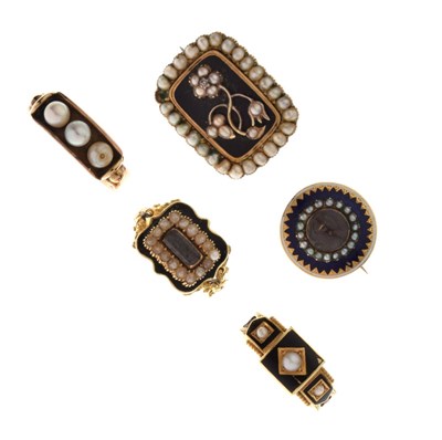 Lot 37 - Collection of mourning jewellery