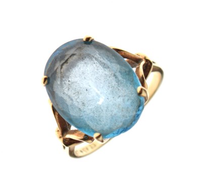 Lot 10 - Dress ring set large facetted blue stone