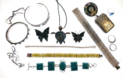 Lot 96 - Quantity of silver mounted and other jewellery