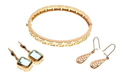 Lot 82 - Yellow metal Greek key snap bangle stamped '585', pair of blue stone set drop earrings