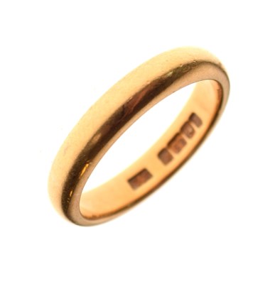 Lot 33 - 22ct gold wedding band