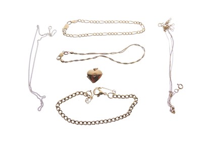 Lot 85 - Yellow metal curb link bracelet stamped '375', etc.