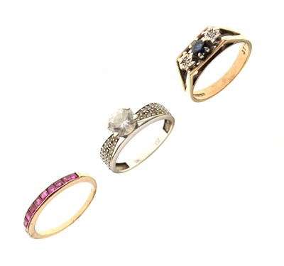 Lot 16 - Three stone set dress rings