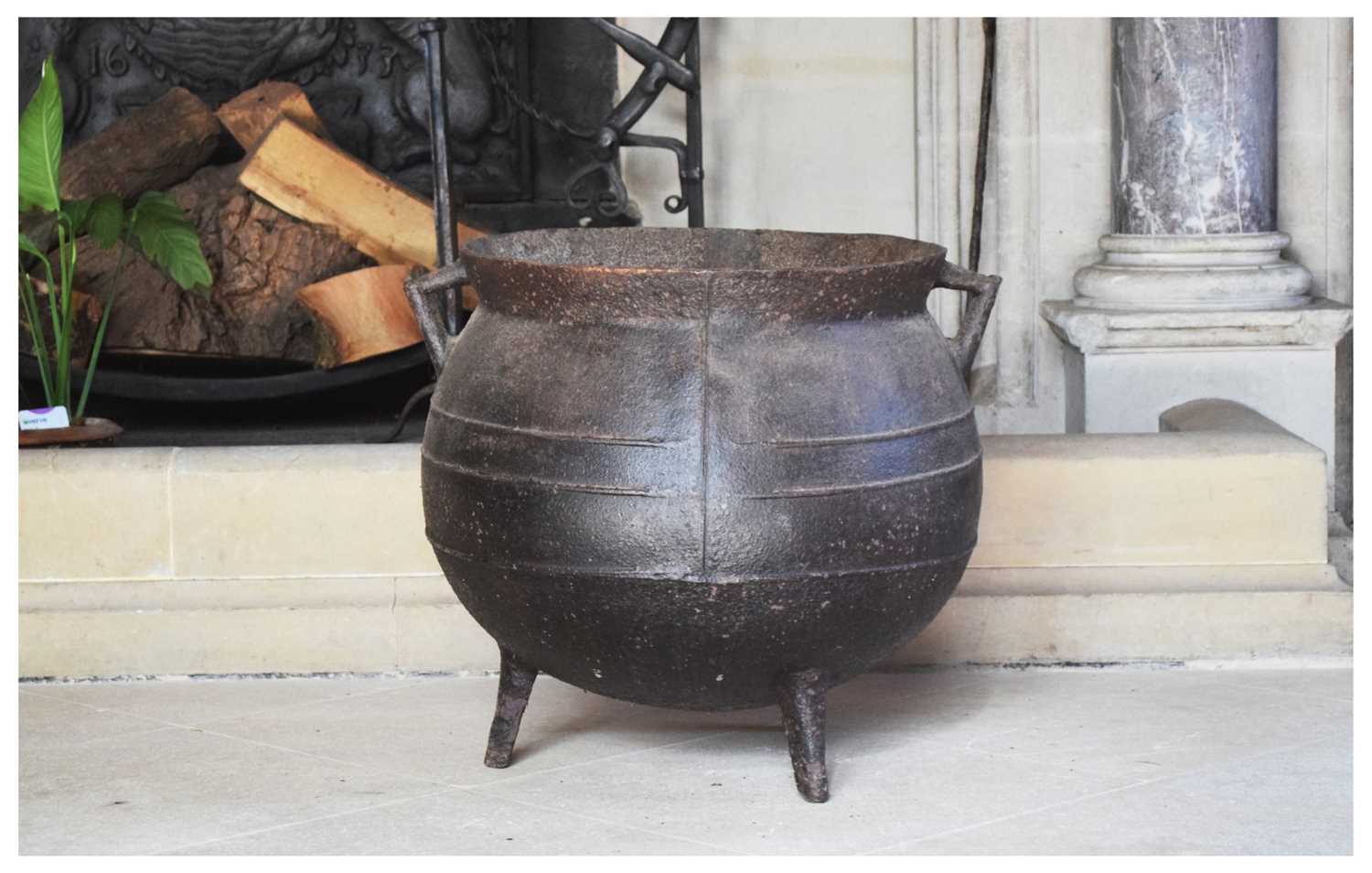 Lot 3 - Coalbrookdale - 19th Century iron cauldron