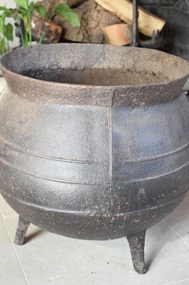 Lot 3 - Coalbrookdale - 19th Century iron cauldron