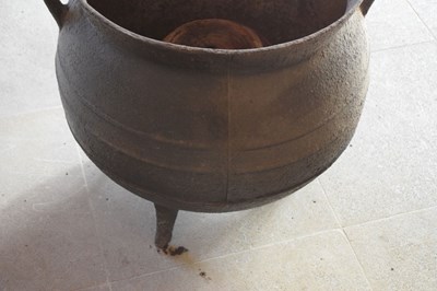 Lot 3 - Coalbrookdale - 19th Century iron cauldron
