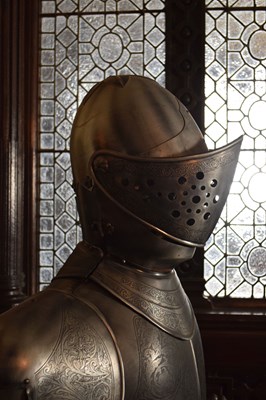 Lot 35 - Replica Spanish suit of armour