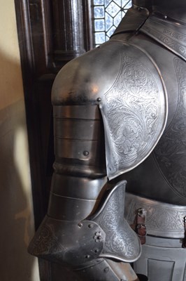 Lot 35 - Replica Spanish suit of armour