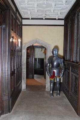 Lot 35 - Replica Spanish suit of armour
