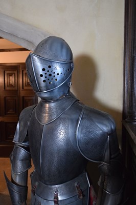 Lot 35 - Replica Spanish suit of armour