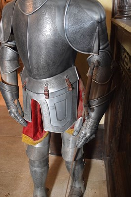 Lot 35 - Replica Spanish suit of armour