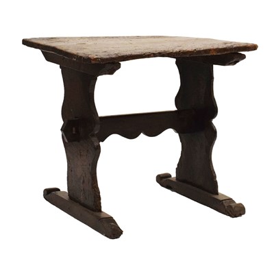 Lot 710 - Ex Barrow Court, Barrow Gurney - Small 16th Century Continental walnut centre table