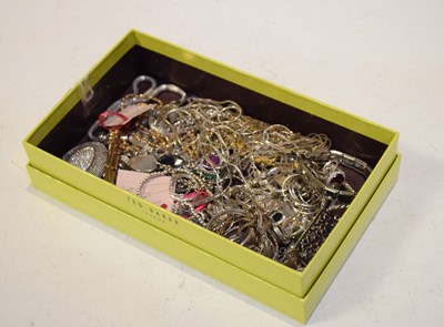 Lot 91 - Quantity of silver, white metal and other jewellery