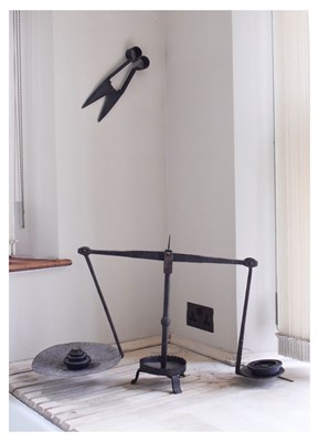 Lot 107 - Kitchen scales and scissors