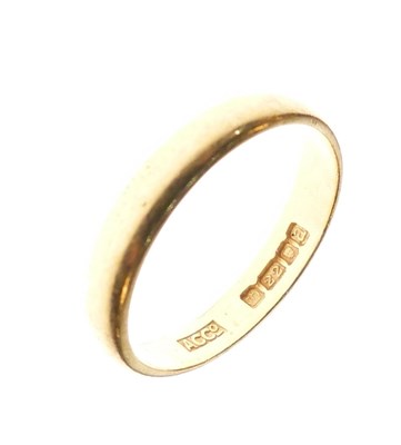 Lot 23 - 22ct gold wedding band
