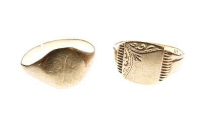 Lot 22 - 9ct gold signet ring