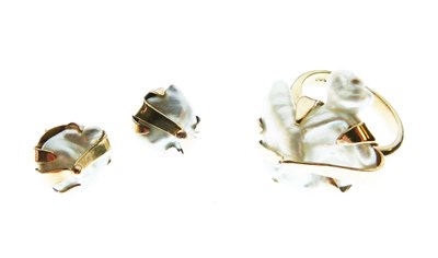 Lot 321 - Baroque pearl ring and earring set