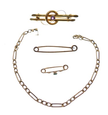 Lot 34 - Bar brooch set amethyst-coloured stone