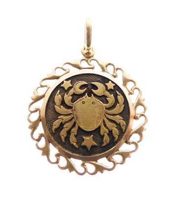 Lot 49 - Yellow metal 'Cancer' Zodiac pendant