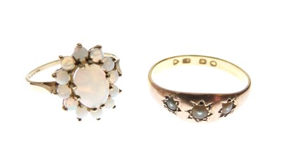 Lot 13 - 9ct gold opal cluster ring